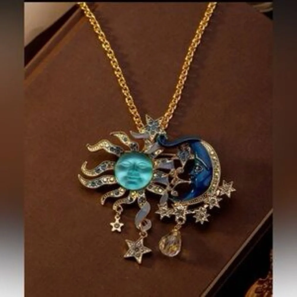 ✨ Sun & Moon Pendant Necklace / Brooch – 2-in-1 ✨
